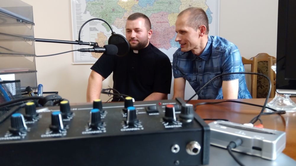 Kleryk i diakon w audycji radia VIA