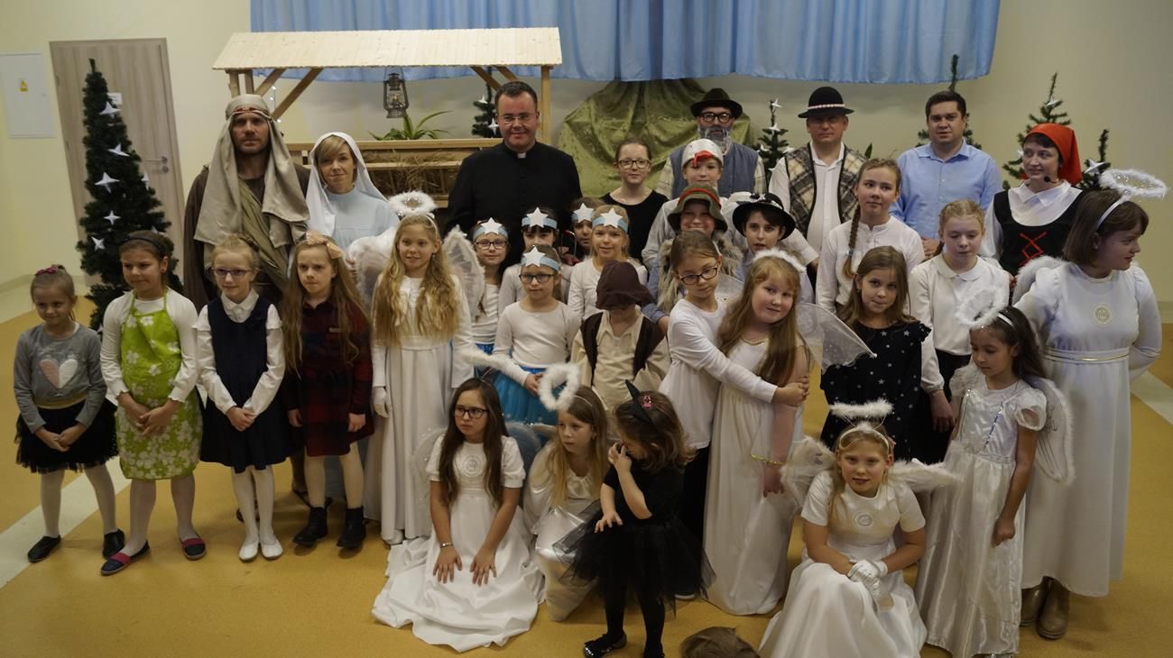 Jasełka w wykonaniu teatru parafialnego "Paradiso"